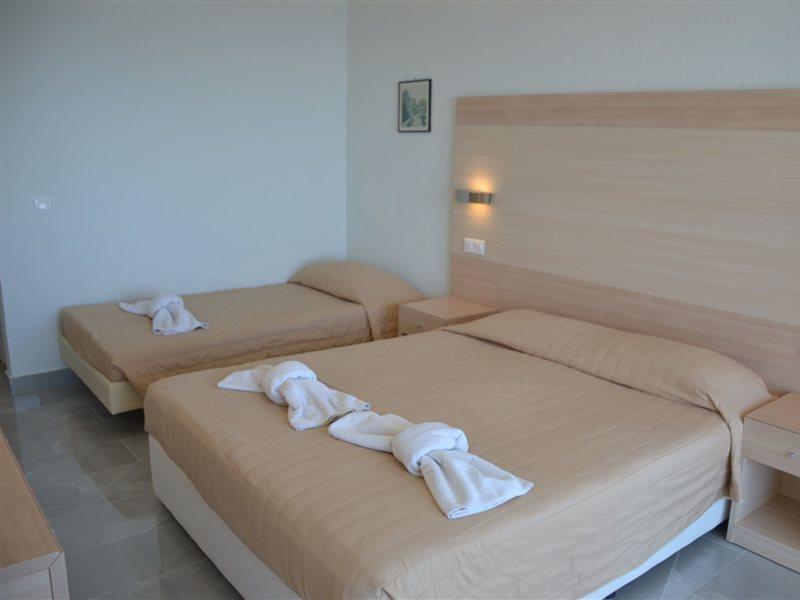 Alexandros Hotel Perama  Eksteriør billede