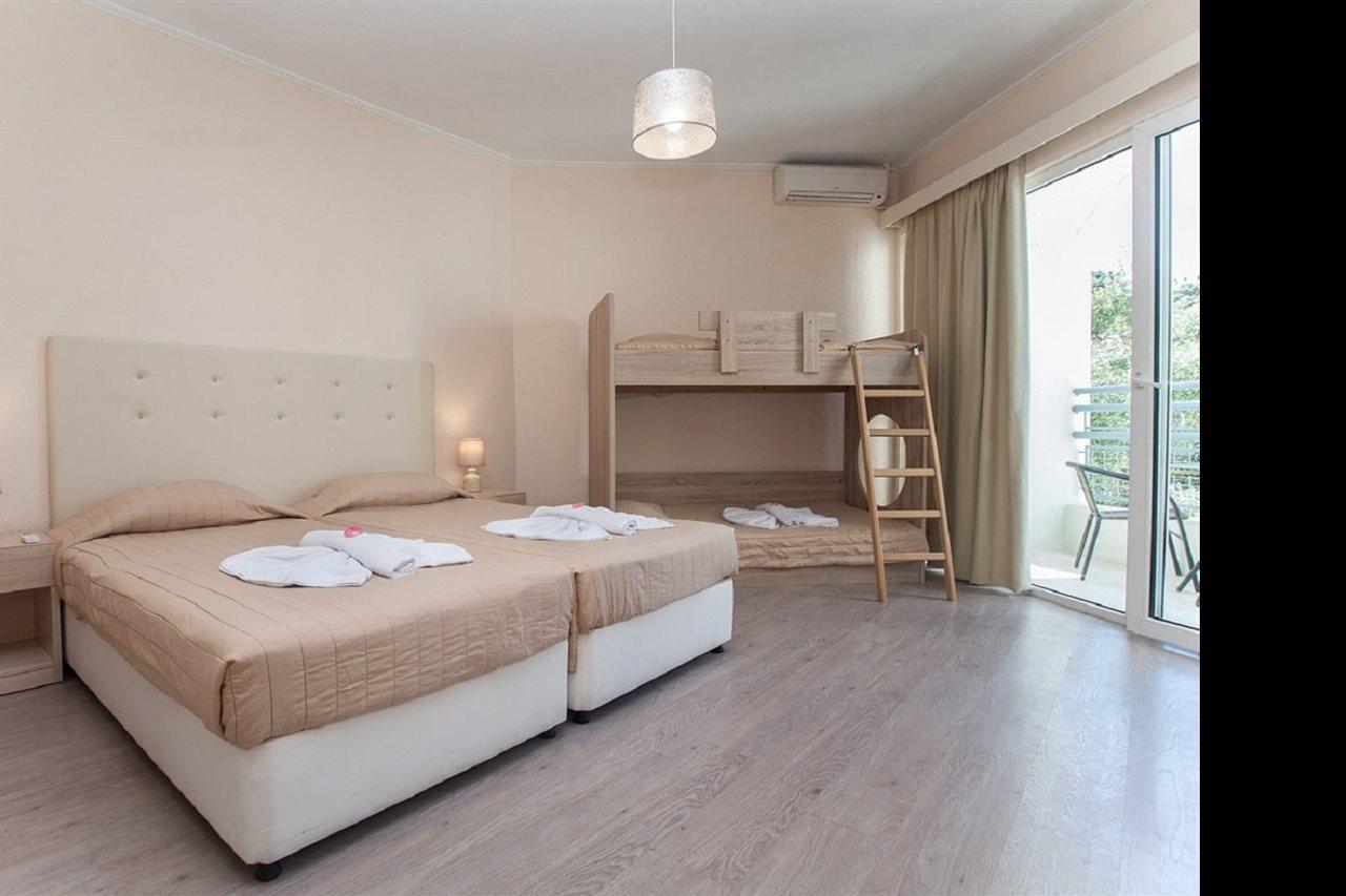 Alexandros Hotel Perama  Eksteriør billede