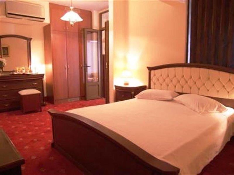 Alexandros Hotel Perama  Eksteriør billede